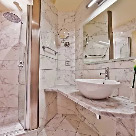 Kristal Palace - Tonelli - Adult Friendly